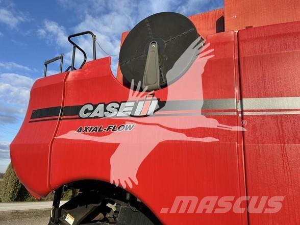 Case IH 7010 Combine harvesters