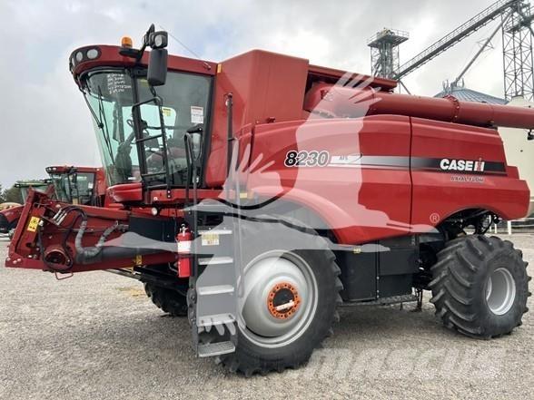 Case IH 8230 Combine harvesters