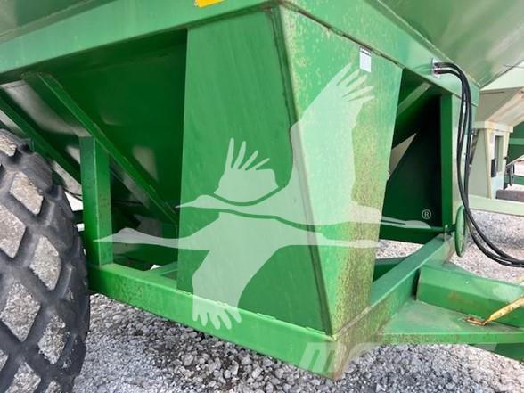 E-Z Trail 710 Grain / Silage Trailers
