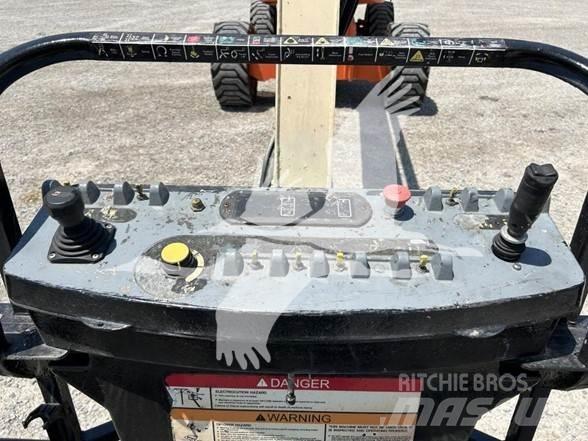 JLG 800A Articulated boom lifts