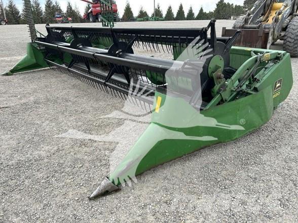 John Deere 920 Combine harvester heads