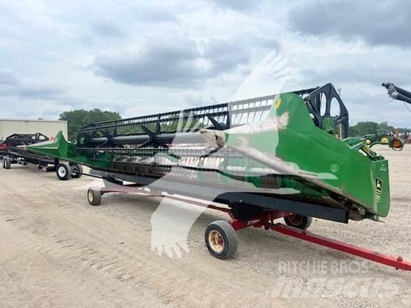 John Deere 925 Combine harvester heads