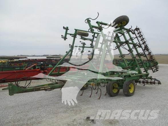 John Deere 960 Cultivators