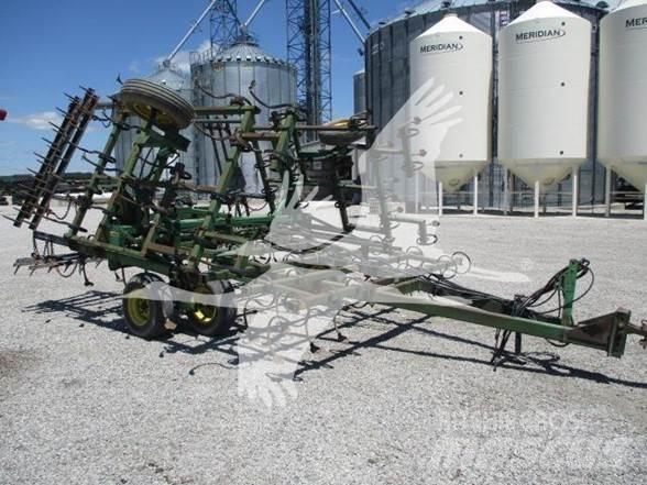 John Deere 960 Cultivators