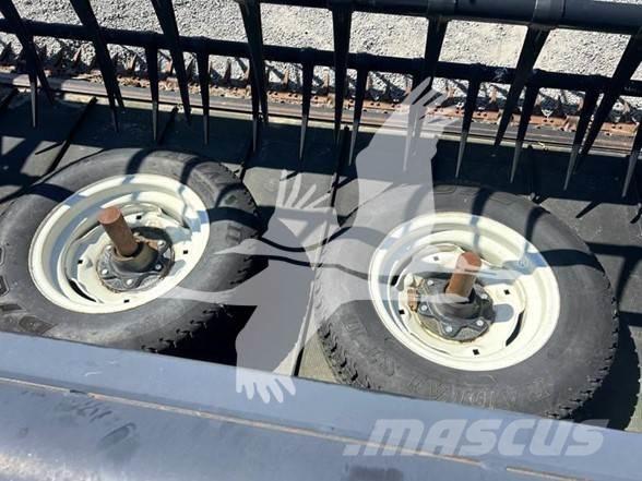 MAC DON FD70 Combine harvester heads