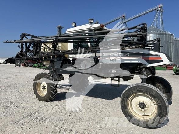 SpraCoupe 4450 Self-propelled sprayers