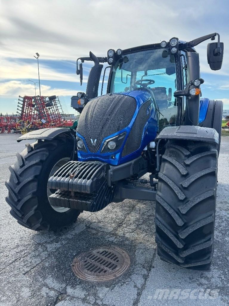 Valtra N 124 Tractors