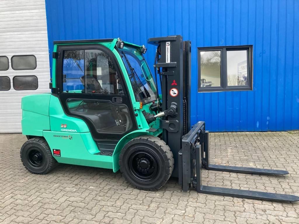 Mitsubishi FD50NT Diesel trucks