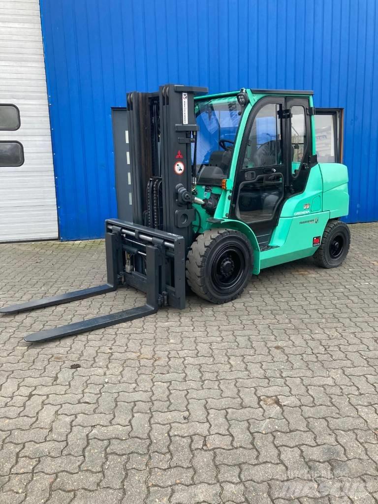 Mitsubishi FD50NT Diesel trucks
