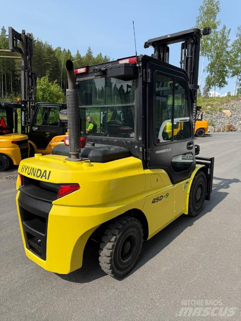 Hyundai 45 D-9 Diesel trucks