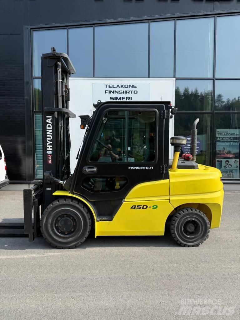 Hyundai 45 D-9 Diesel trucks