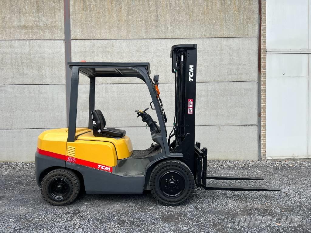 TCM FD30T3 Diesel trucks