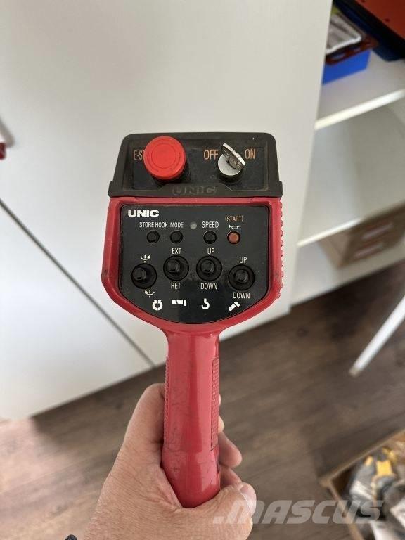 Unic B 345 Track mounted cranes