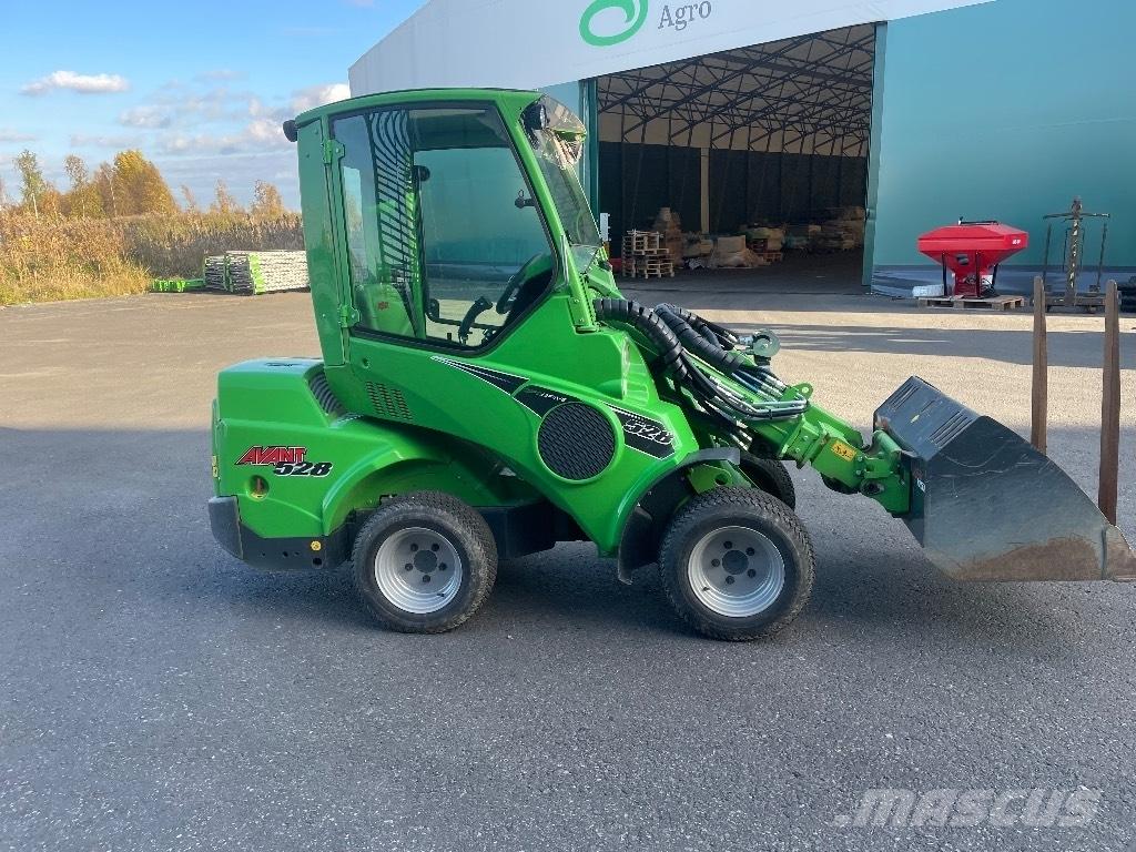 Avant 528 Multi-purpose loaders