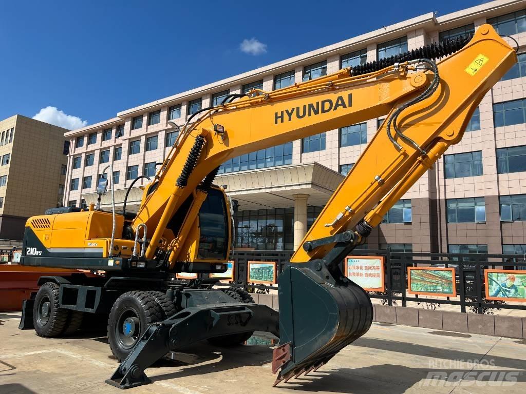 Hyundai R210W Wheeled excavators