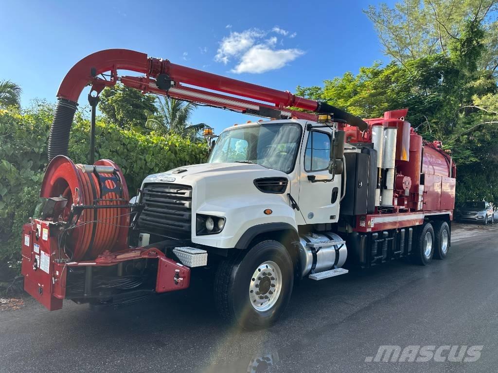 Freightliner 114 SD Commercial vehicle