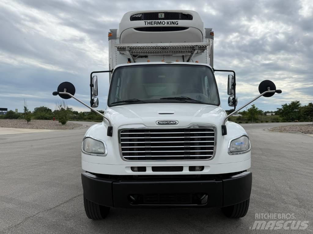 Freightliner M 106 Temperature controlled trucks