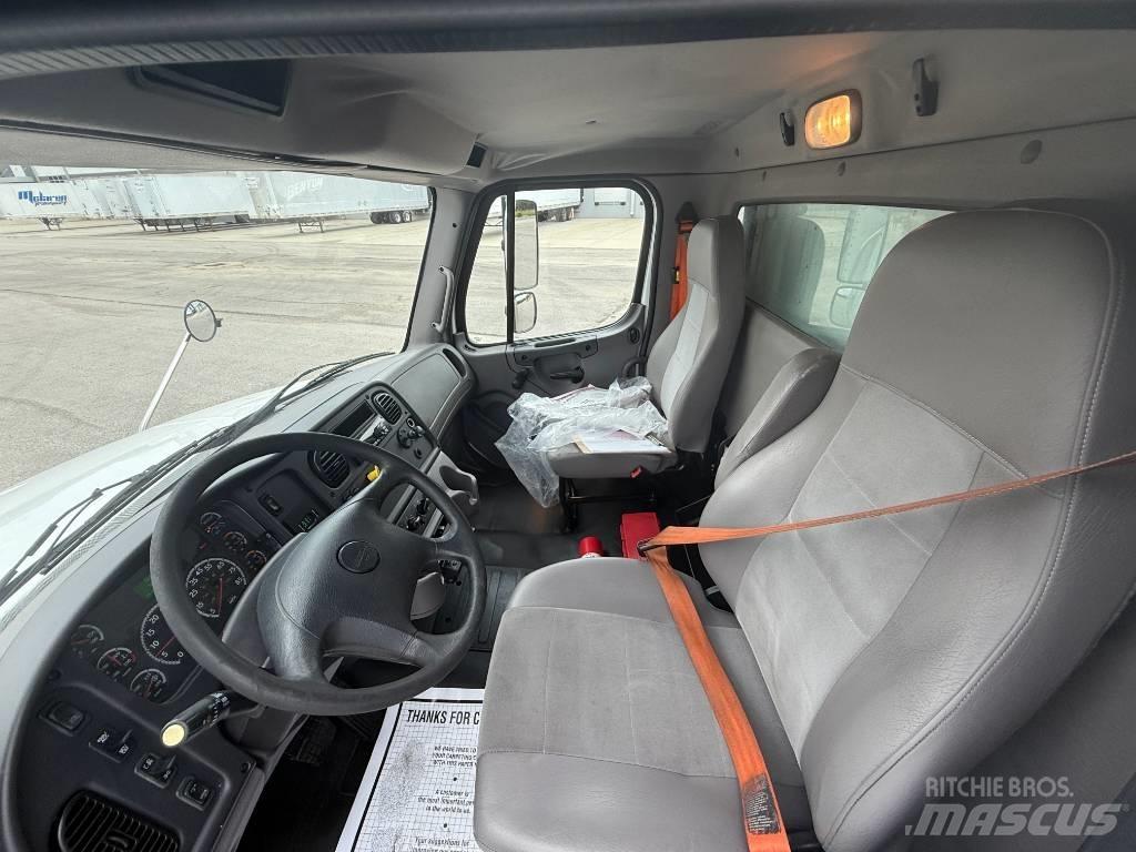 Freightliner M 106 Temperature controlled trucks