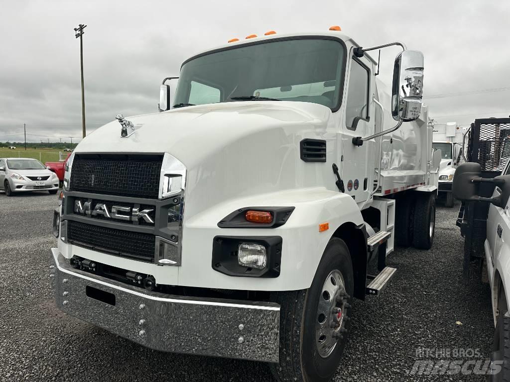 Mack MD7 Waste trucks