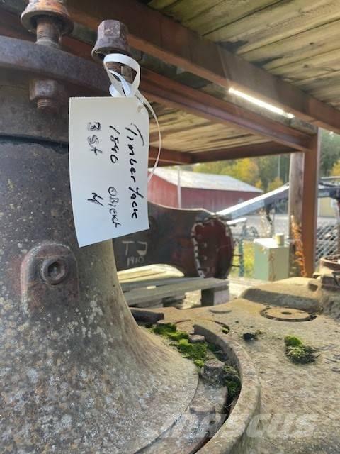 Timberjack 1840 Chassis and suspension