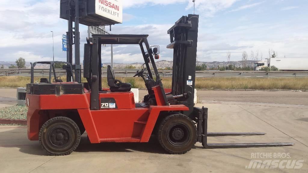 Nissan WF05H70U Diesel trucks