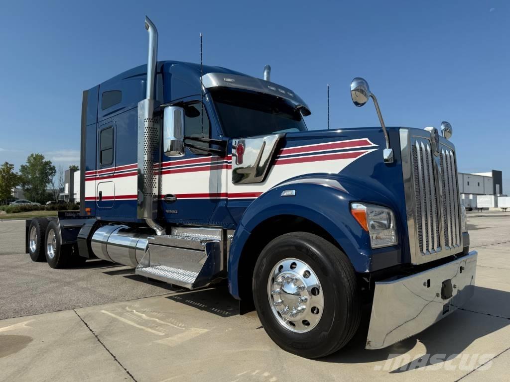 Kenworth W 990 Prime Movers