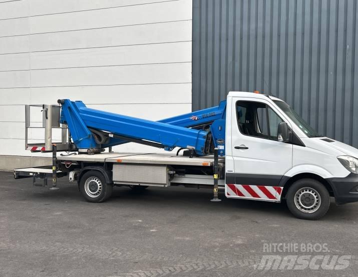 VERSALIFT VTX-240 Truck mounted platforms