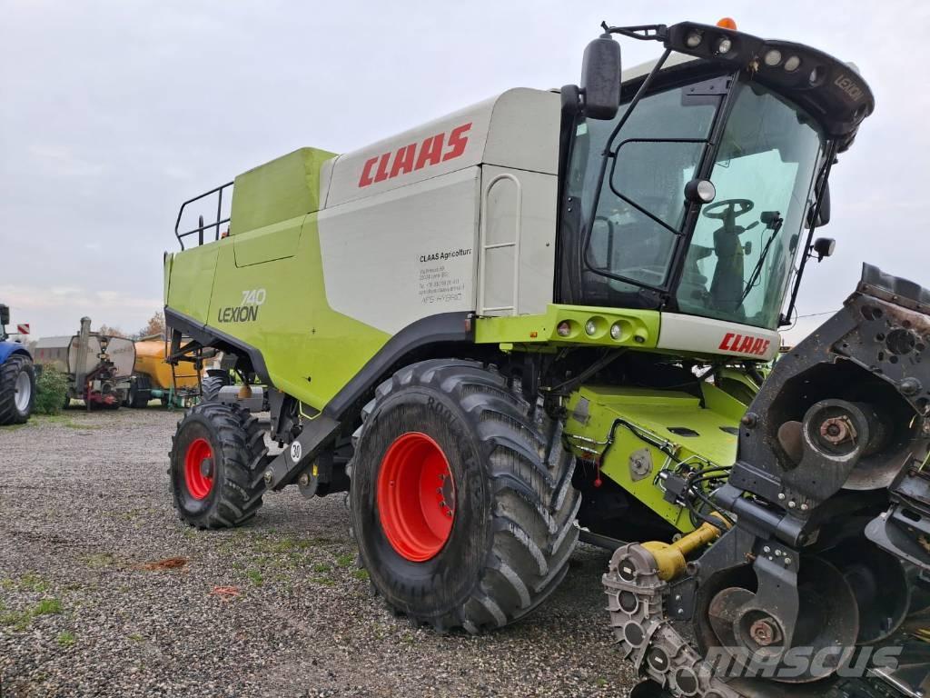 CLAAS Lexion 740 Combine harvesters