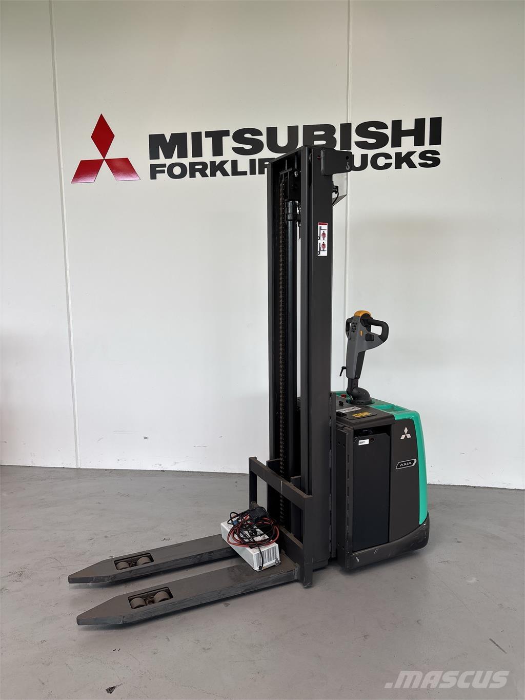 Mitsubishi SBV16P Self propelled stackers