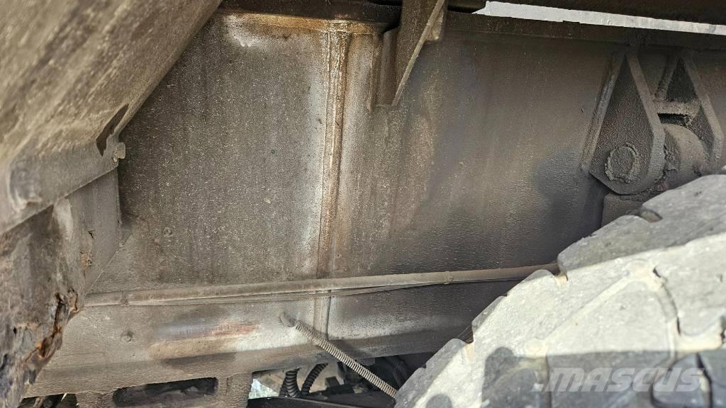 Kato SR 250 Rough terrain cranes