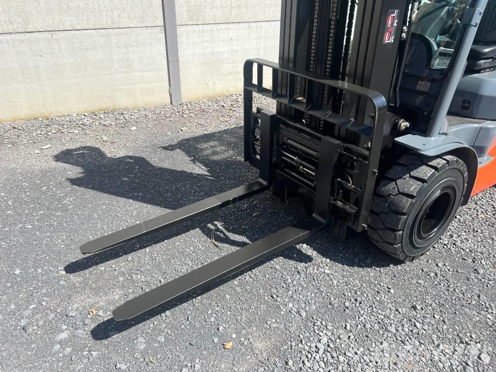 Toyota 02-8 FDF 25 Diesel trucks