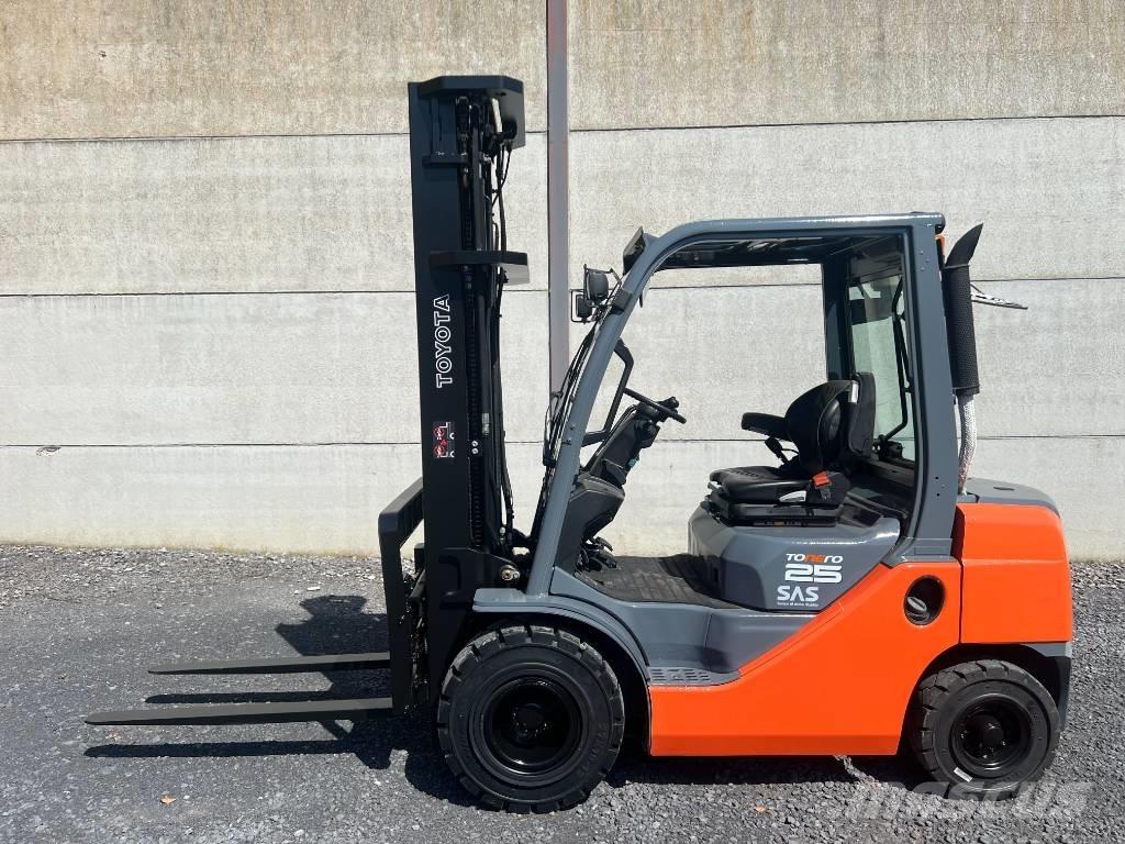 Toyota 02-8 FDF 25 Diesel trucks