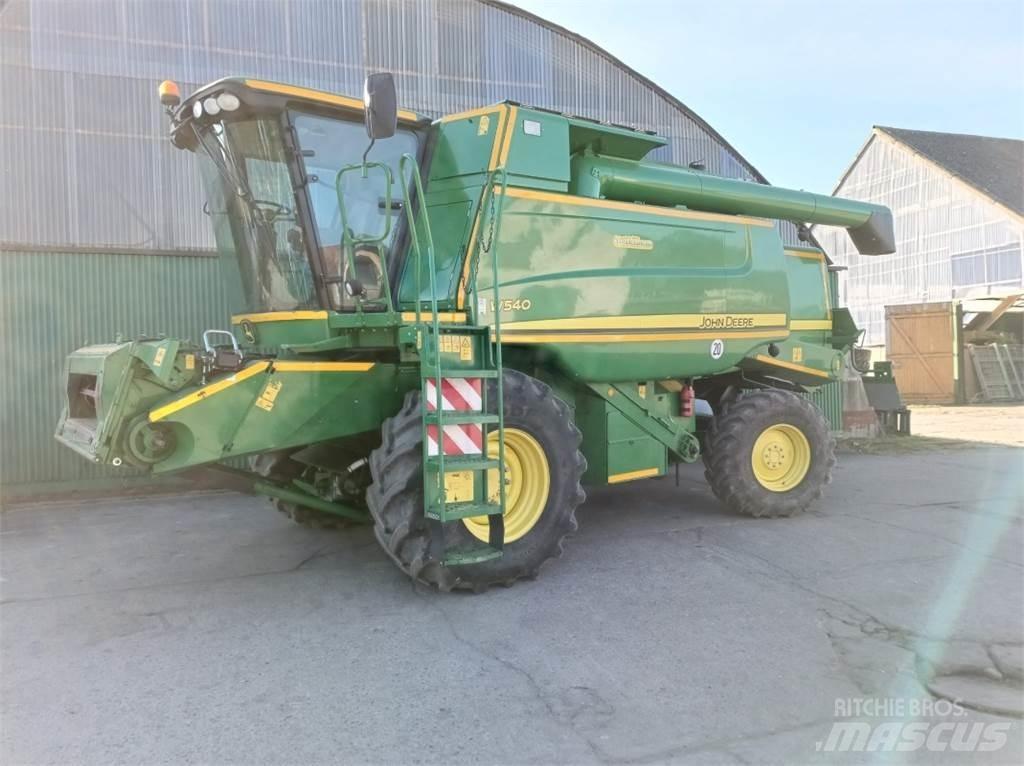 John Deere W540 Combine harvesters