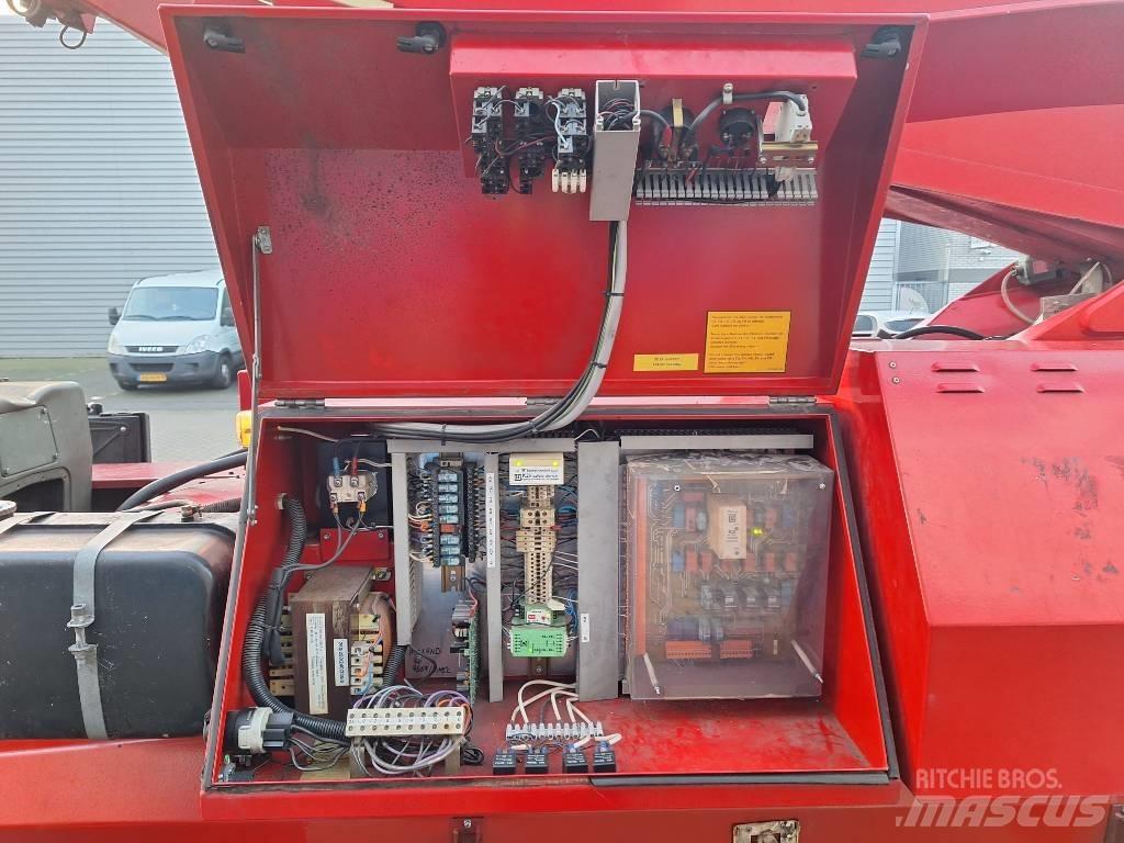 Denka-Lift DL 25 Trailer mounted platforms