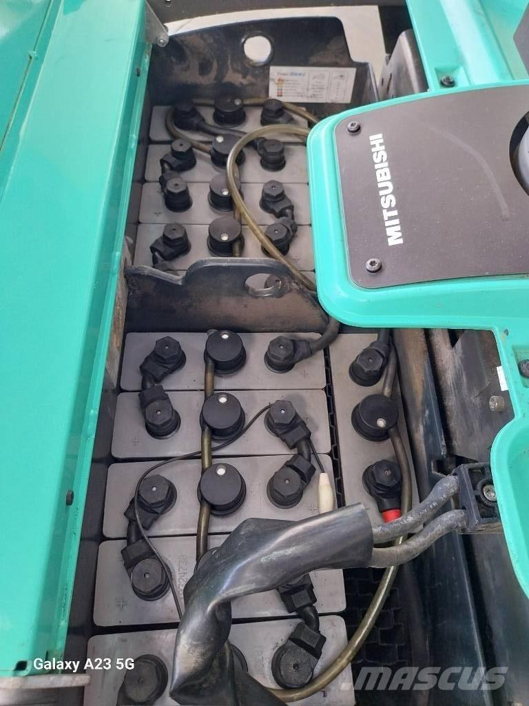 Mitsubishi PBV20N3 Low lift with platform
