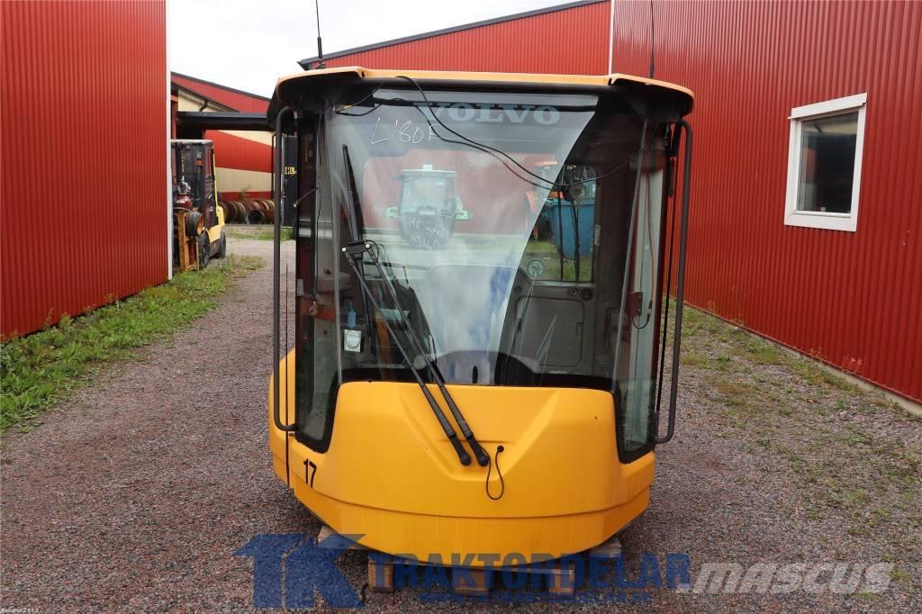 Volvo L 180 F Cabins and interior