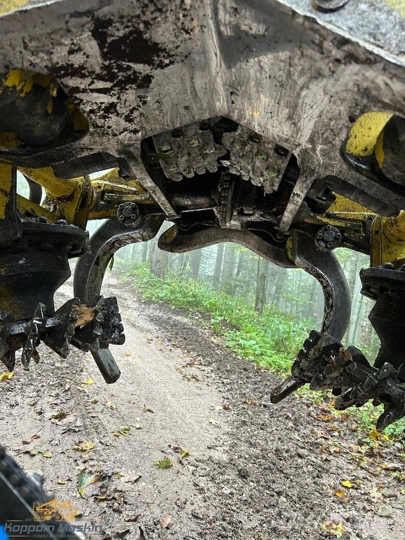 John Deere H414 Harvester heads