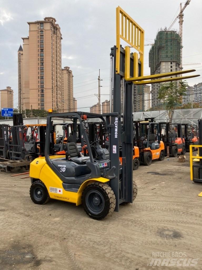 Komatsu FD30T-16 Diesel trucks