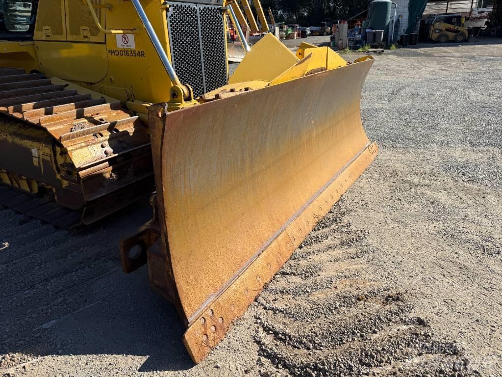 Komatsu D65PX-18 Crawler dozers