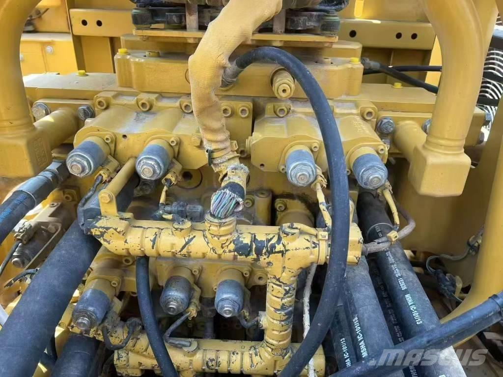 CAT 390 F Crawler excavators