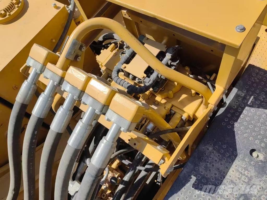 CAT 390 F Crawler excavators