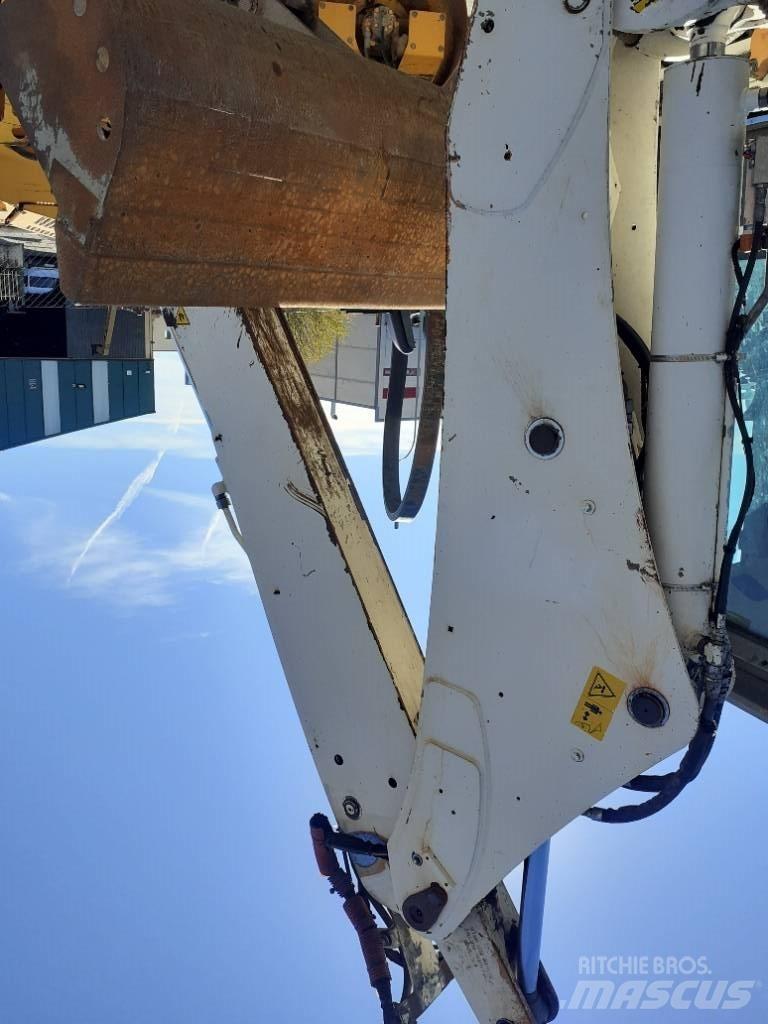 CASE 590 ST Backhoe