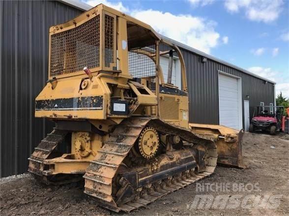 CAT D5M XL Crawler dozers