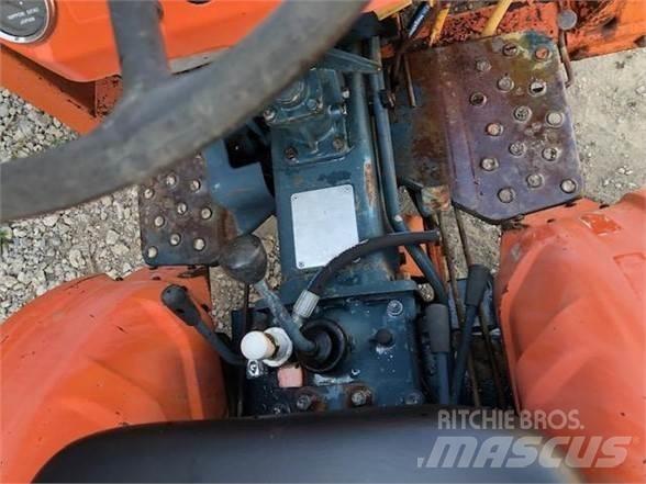 Kubota B7100 Tractors