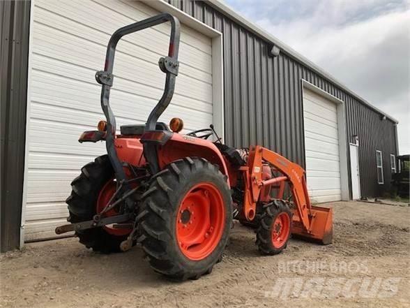 Kubota L3200 Tractors