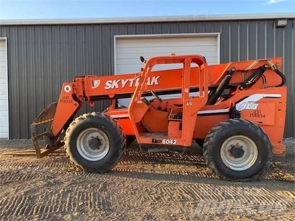 SkyTrak 6042 Telescopic handlers