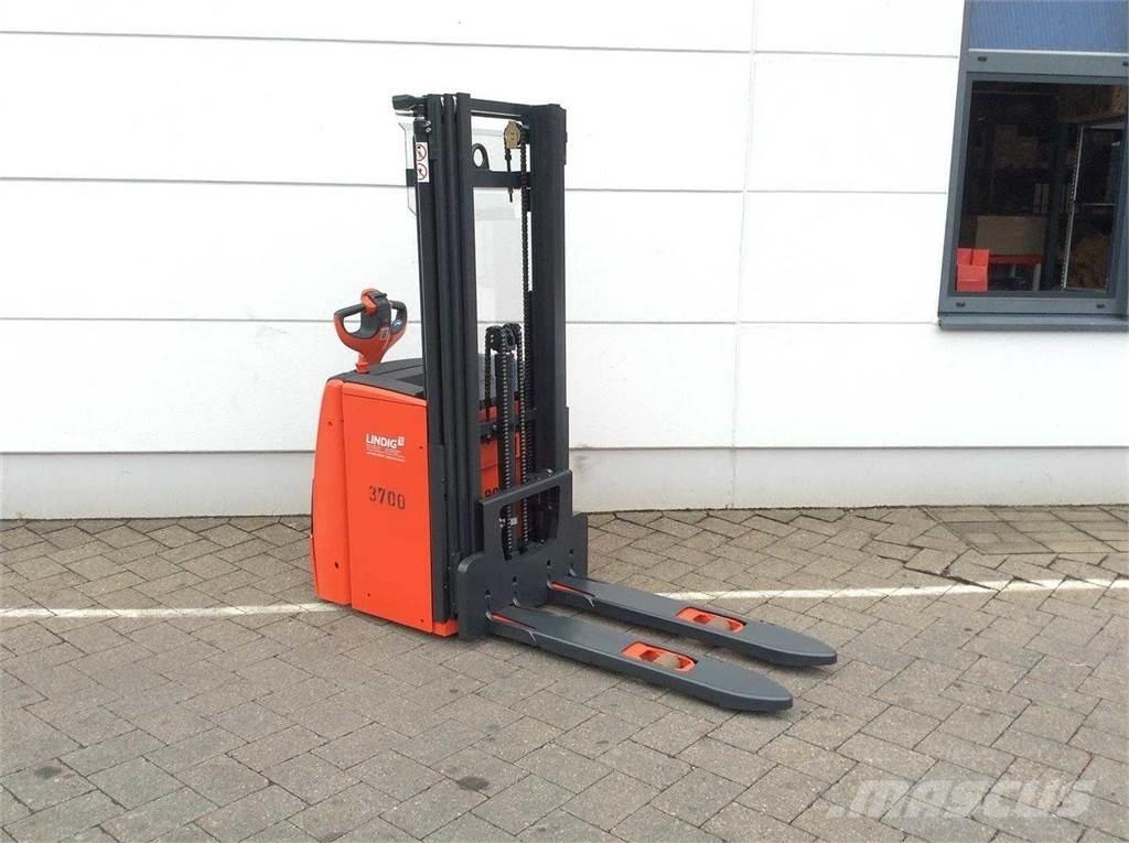 Linde L14 Pedestrian stacker