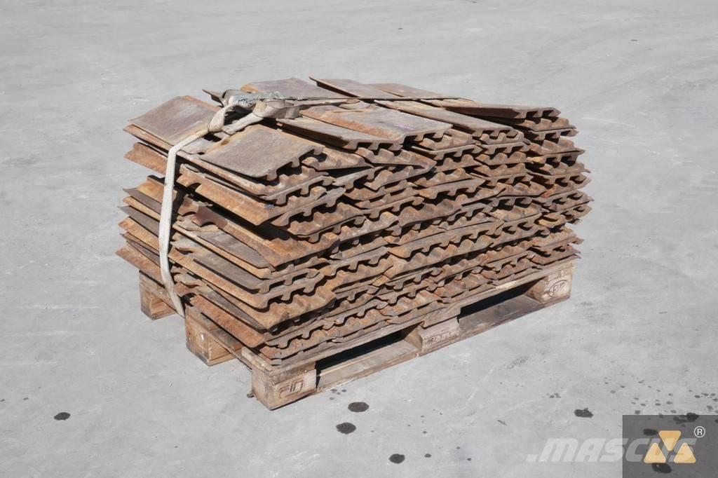 CAT 325 Trackshoes Tyres, wheels and rims