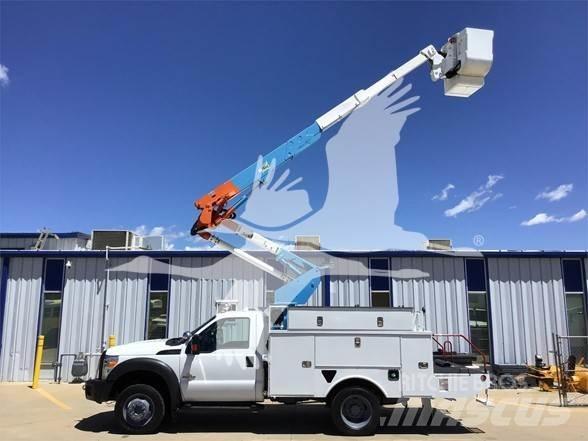 Altec AT37G Truck mounted platforms