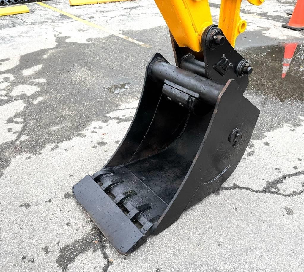 JCB 3 CX Backhoe